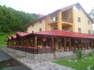 Vacanta in judetul Neamt: Cazare pensiunea Edera