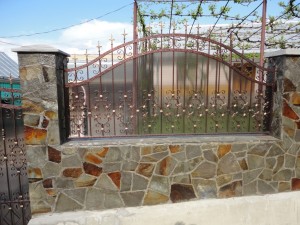 Porti si garduri din fier forjat oferite de Metcry!