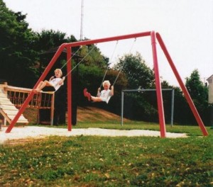 Copiii si jocurile locurile de joaca publice leagan