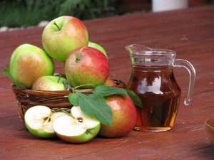 Bea si tu suc natural de mere de la Merita Bio!